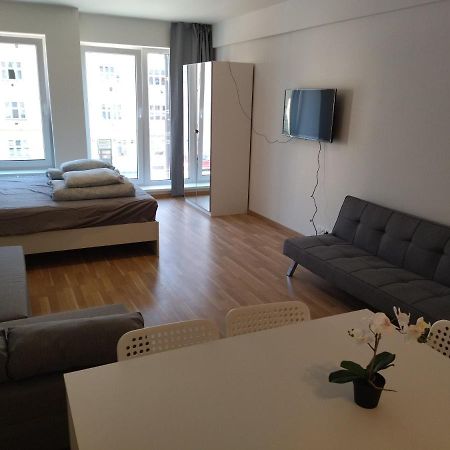 Brand New Two Room Apartment #34 With Free Secure Parking In The Center Prague Ngoại thất bức ảnh
