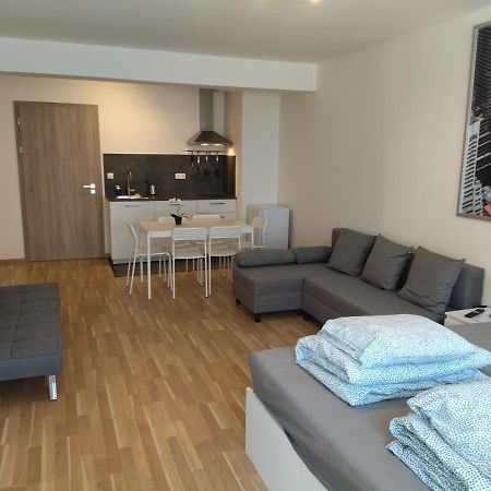 Brand New Two Room Apartment #34 With Free Secure Parking In The Center Prague Ngoại thất bức ảnh