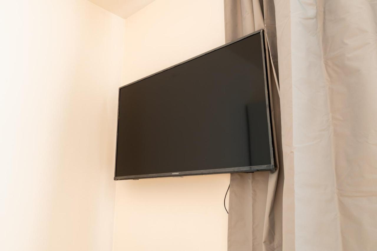 Brand New Two Room Apartment #34 With Free Secure Parking In The Center Prague Ngoại thất bức ảnh