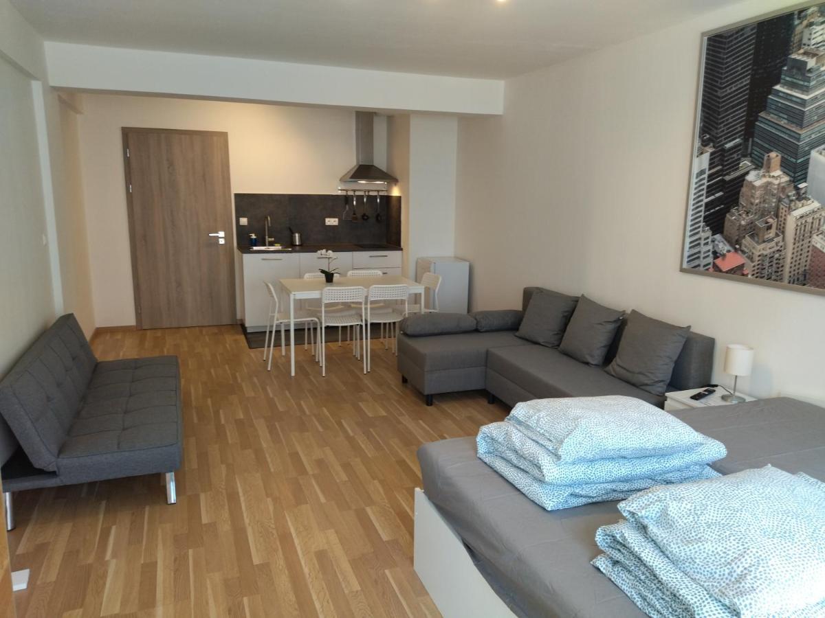 Brand New Two Room Apartment #34 With Free Secure Parking In The Center Prague Ngoại thất bức ảnh